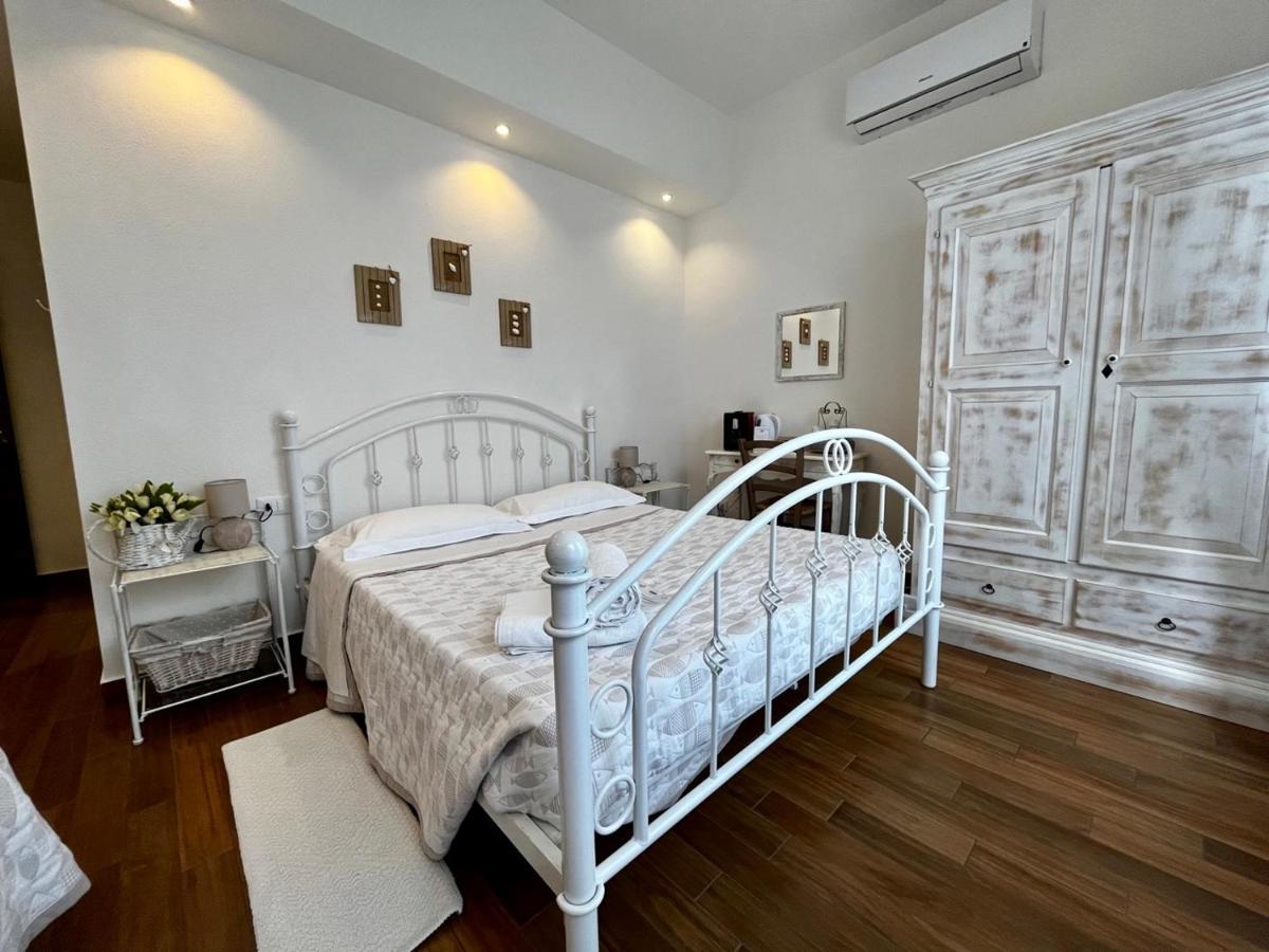 Palmasera Charming Rooms Cala Gonone Bagian luar foto